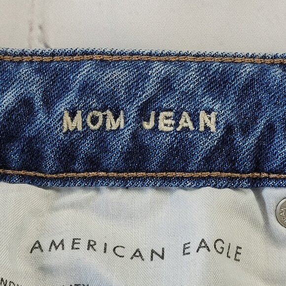 American Eagle Woman’s Blue Distressed mom jeans size 0 Regular - Picture 9 of 12